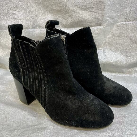 14th & UNION Tasha Black Suede Side Zip Chunky Heel Ankle Booties Size 8.5M - Picture 1 of 7